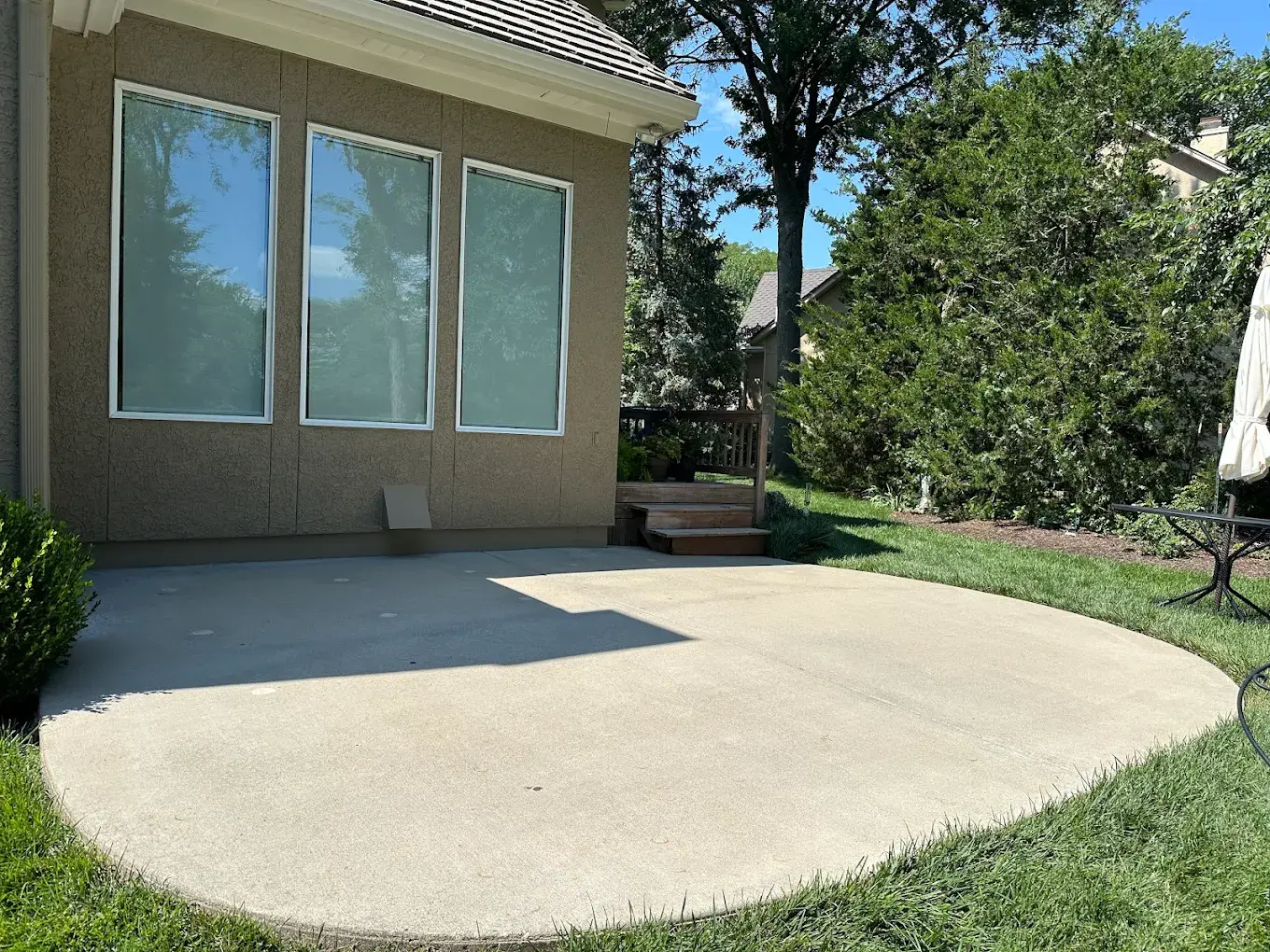 Backyard patio after cleaning